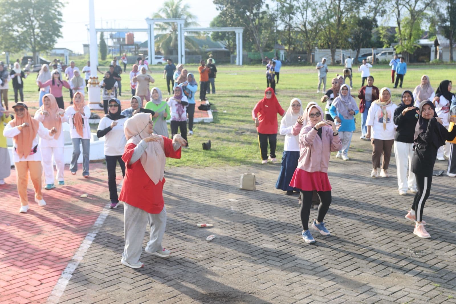 senam-bersama-meriahkan-haornas-ke-42-di-halmahera-tengah