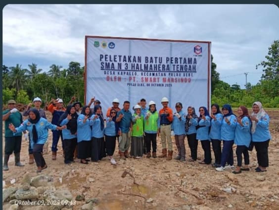 camat-pulau-gebe-apresiasi-pt-smart-marsindo-peletakan-batu-pertama-sma-negeri-3-halmahera-tengah
