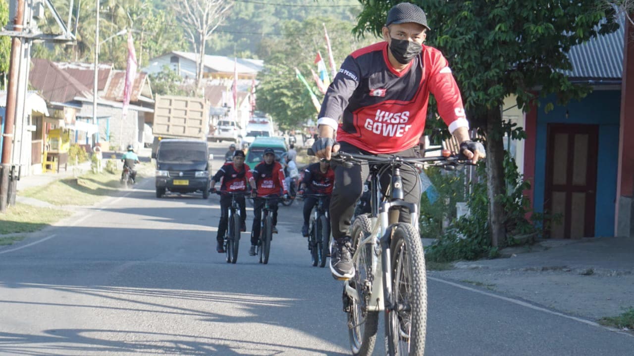 peserta-kecewa-karena-tidak-ada-doorprize-pada-gowes-sepeda-bena-di-festival-tanjung-waka-2023