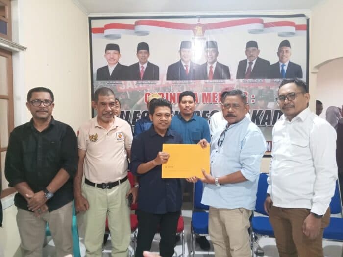 jurnalis-muda-ini-ikut-ambil-formulir-calon-wali-kota-ternate
